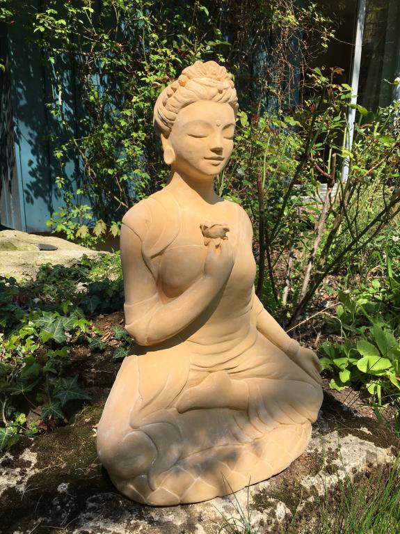 Tara-Figur (pigmentierter Beton)