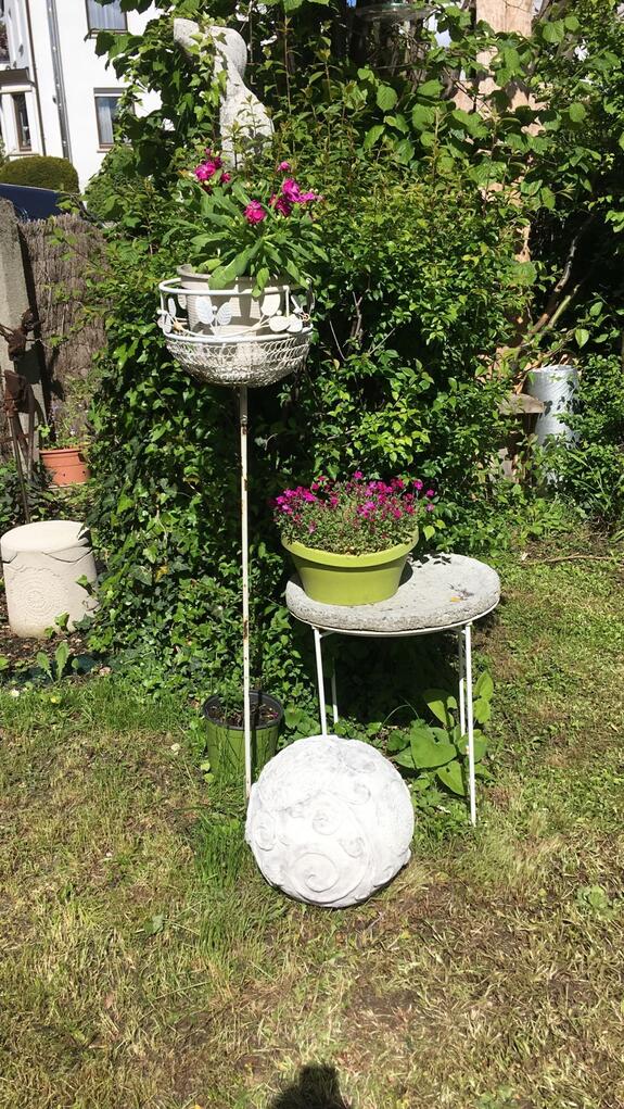 Gartenkugel mit Ornamenten