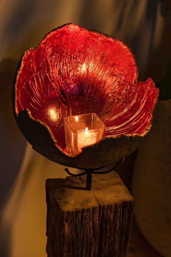 Leuchtschale auf Holzfuß