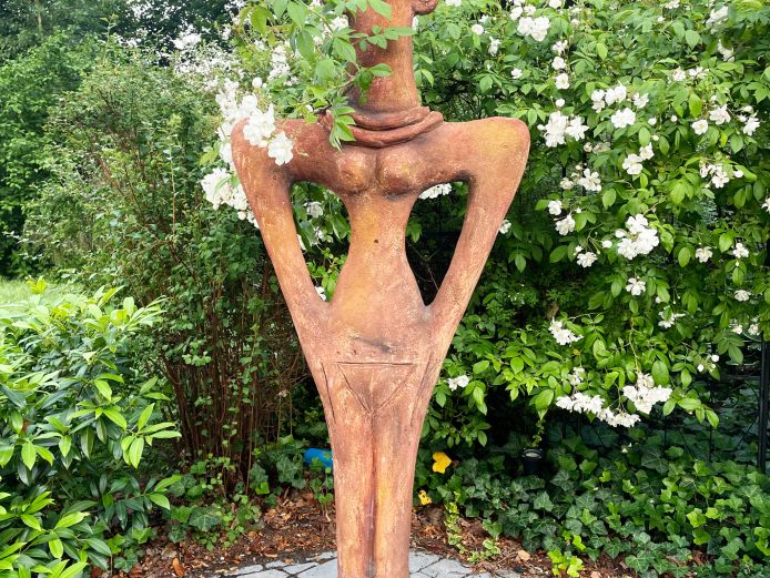 Frauenfigur Nachbildung - stilisiert